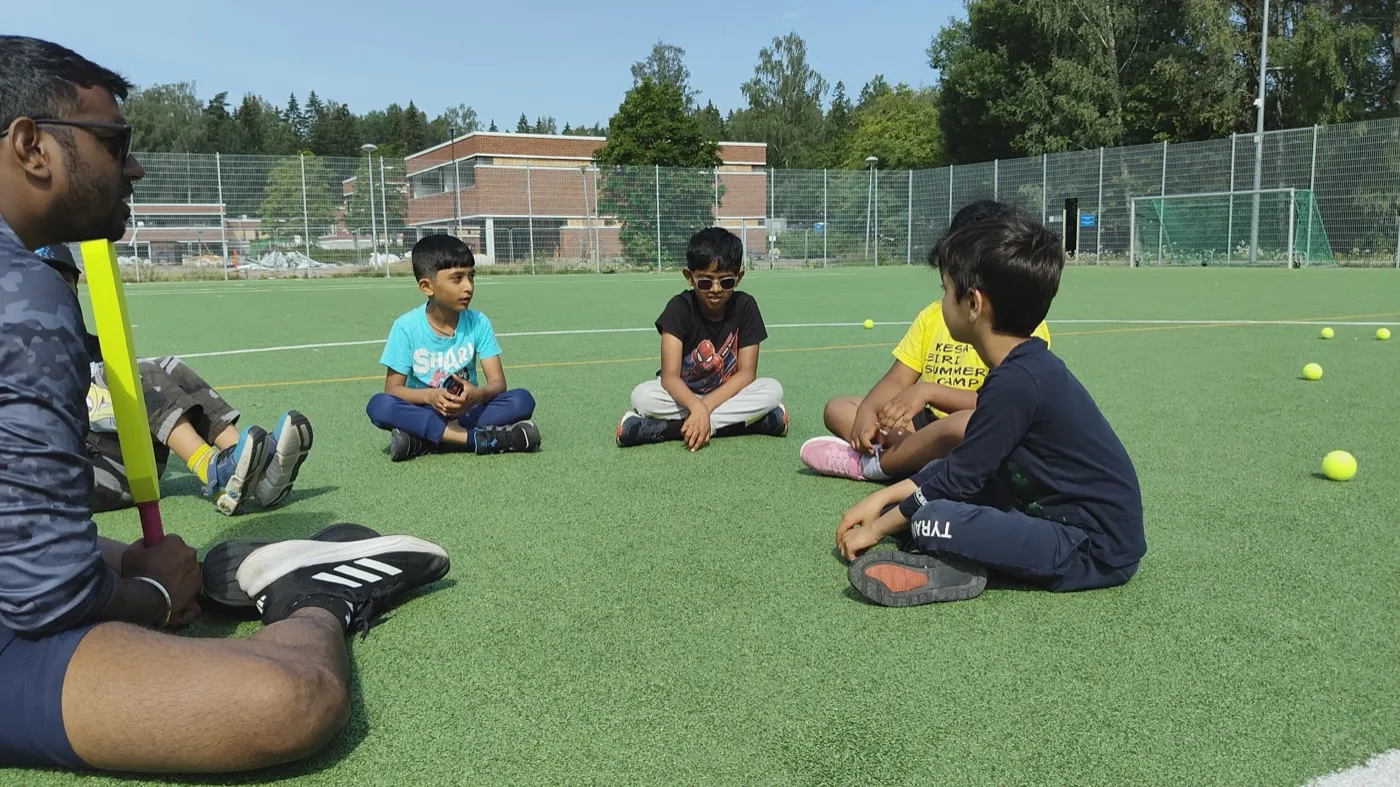 Cricket coaching group session for kids in Finland